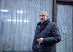 Averea si controversele din viata lui Beuran: Medicul lui Iliescu, ministrul lui Nastase, demis pentru plagiat si retinut pentru mita